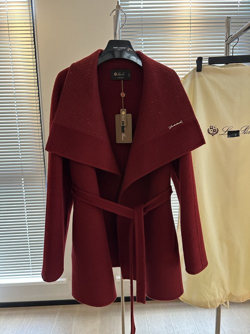 Loro Piana Elegant and Sophisticated Wool-Cashmere Coat with Shawl Collar
