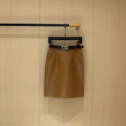 Gucci Elegant Leather Skirt with Custom Hardware