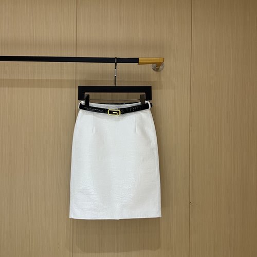 Gucci Elegant Leather Skirt with Custom Hardware