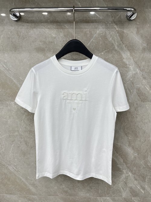 Ami Exquisite Loose-fit Beaded Short-sleeve T-shirt for Versatile Look