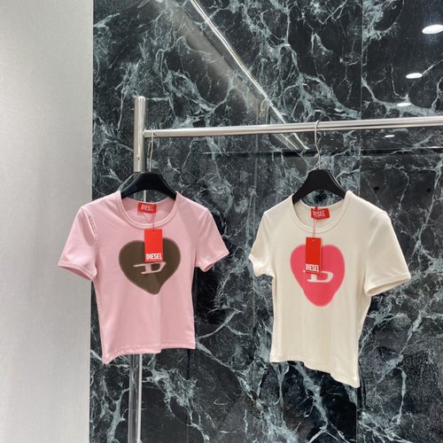 Diesel Love-Themed Short-Sleeve T-Shirt with High-Contrast D Letter, Stylish and Practical