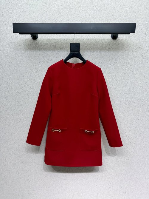 Gucci Red Dress: Soft Texture, Stylish Design, and a Streamlined Effect