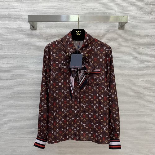 Louis Vuitton Versatile Long-Sleeve Shirt with Gold Chain Decoration
