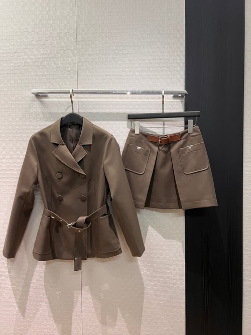 Louis Vuitton Metal Flower Belt Double-Breasted Skirt Set