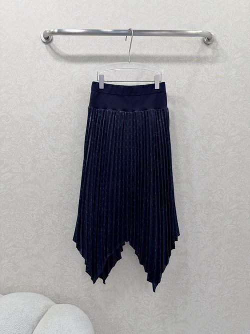 Louis Vuitton Timeless Pleated Satin-Like Print Skirt for Every Occasion