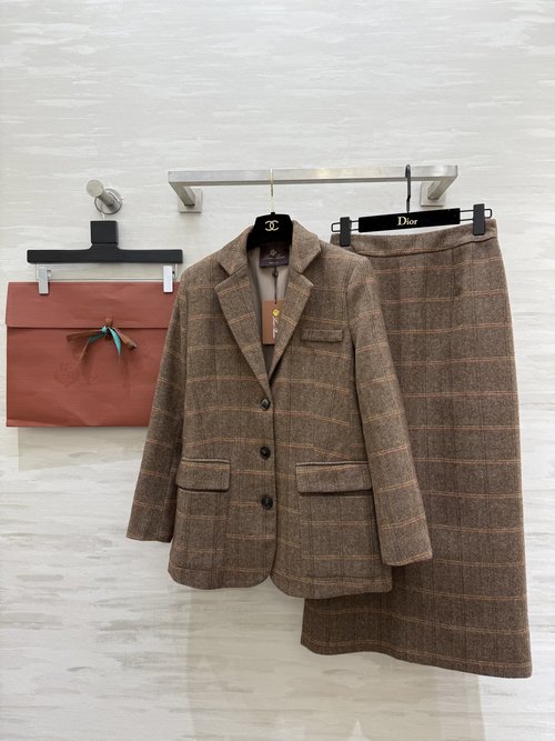 Loro Piana French Retro Wool Suit for Lazy and Romantic Look
