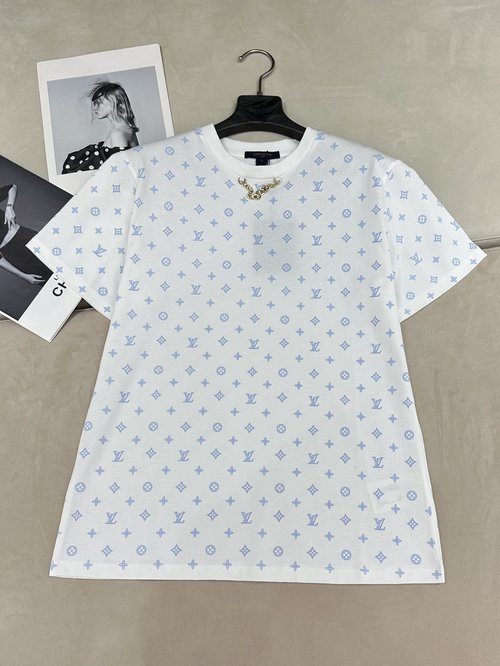 Louis Vuitton Monogram Pattern Short-Sleeve T-Shirt with Metal Chains, Versatile and Stylish