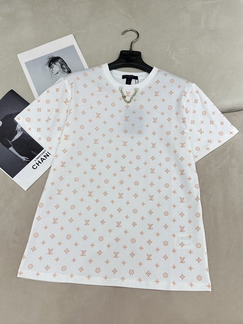 Louis Vuitton Monogram Pattern Short-Sleeve T-Shirt with Metal Chains, Versatile and Stylish