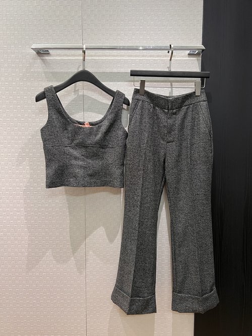 Gucci Sophisticated Pink-lined Wool Sleeveless Top for Work