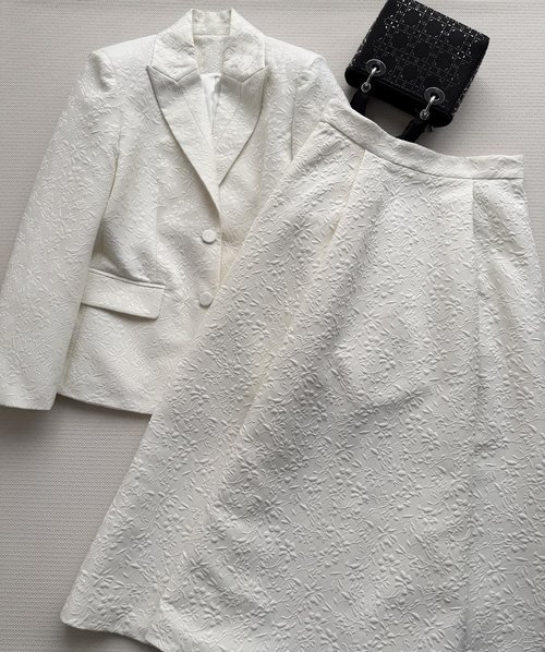 Dior Embossed Brocade A-Line Skirt with Elegant White Tone