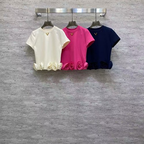 Valentino Cute Short T-shirt with Flower and Metal V-mark