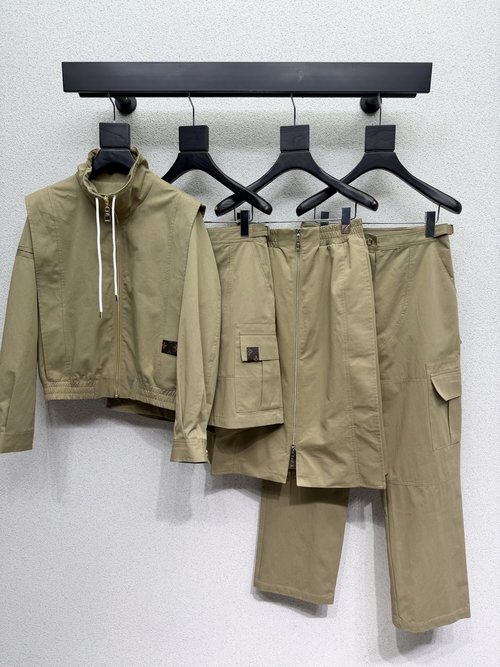 Louis Vuitton Khaki Casual Long Pants with Fine Craftsmanship