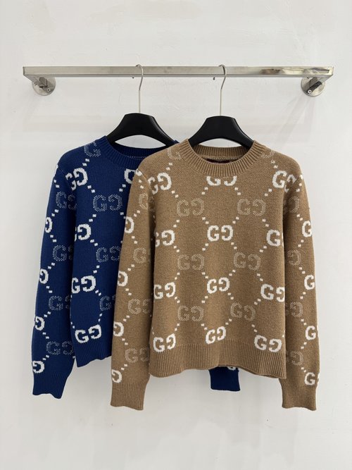 Gucci Classic GG Jacquard Knit Sweater with Retro Charm