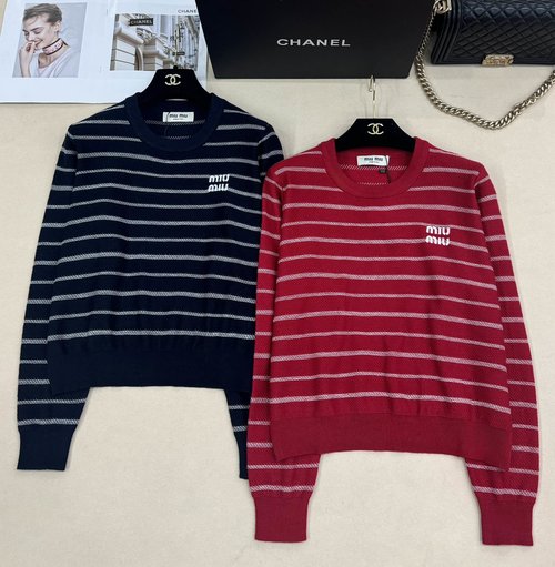 Miu Miu Comfortable Knit Round-Neck Long Sleeve Top