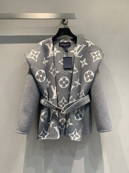 Louis Vuitton Exquisite Wool Silk Blend Wrap Coat with Big Collar