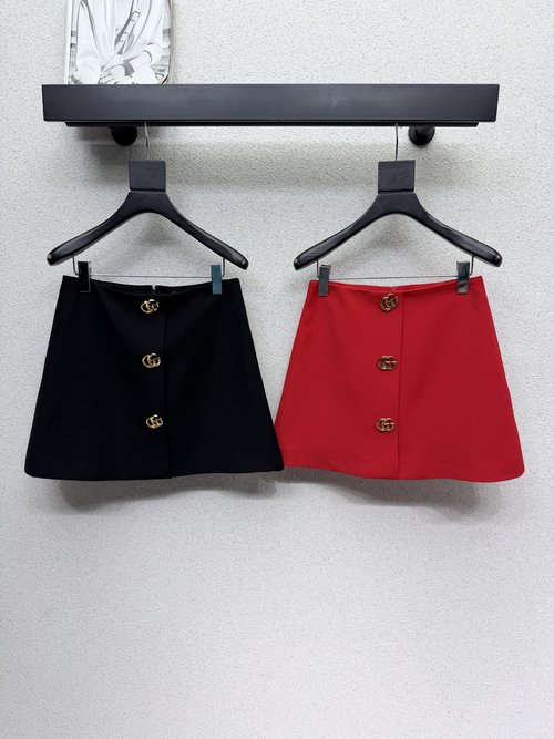 Gucci Elegant G-Buttoned Skirt, Graceful and Versatile