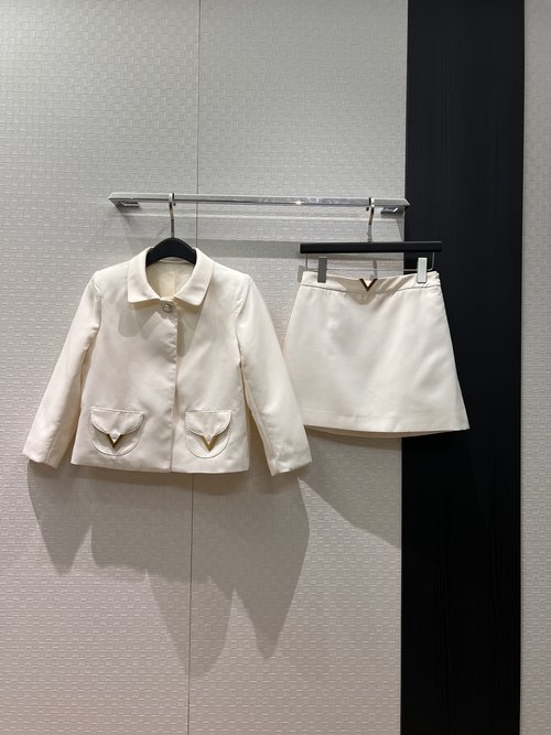 Valentino Metal V Logo Decorated Suit with Doll Collar and A-Skirt