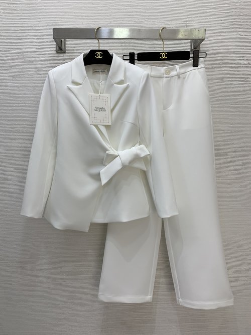 McQueen Elegant Two-Piece Suit with Bow Tie and Wide-Leg Trousers