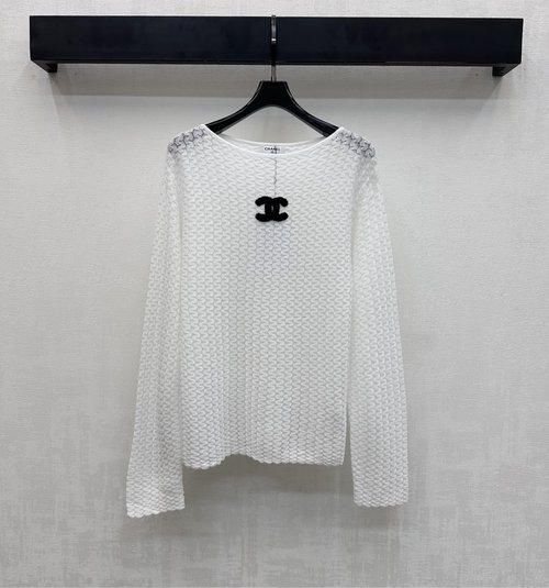 Chanel Chic Wave Knit Sweater with Double C Logo, Versatile Look