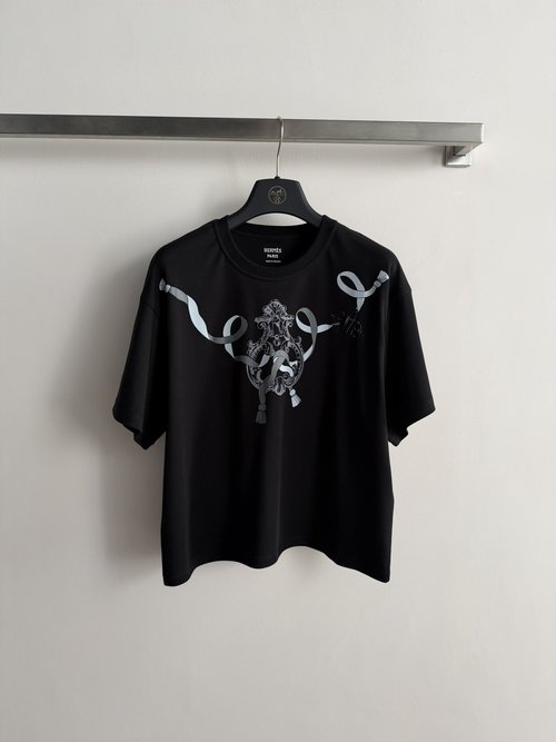 Hermes Ribbon Badge Printed T-Shirt, Distinctive and Comfortable