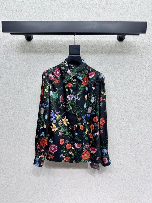 Gucci G Family Print Silk Shirt and Skirt, Versatile & Comfortable