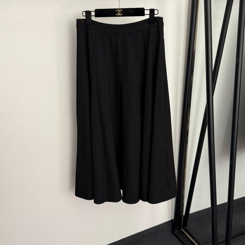 Dior High-waisted Slimming Suit Skirt in Black and Red