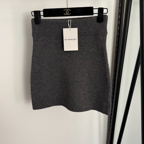 Chanel Logo Embroidery Hip-Hugging Knit Short Skirt in Multiple Colors