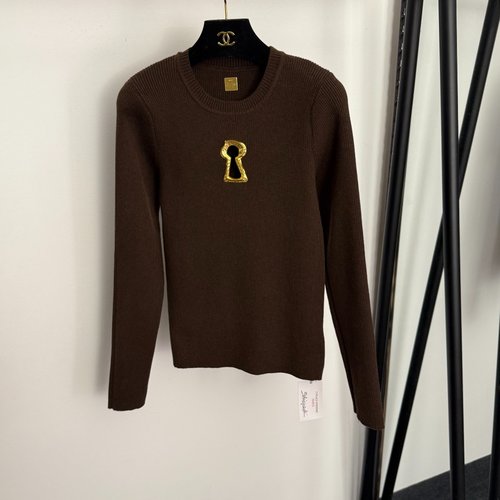 Schiaparelli Metal Hollow Keyhole Slim Knit Top in Three Colors