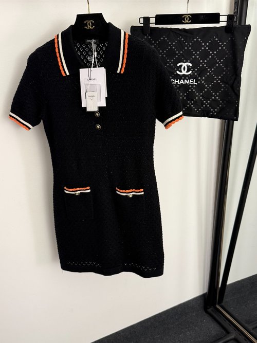 Chanel Lion-Head Button Color-Blocked Sleeveless Knit Dress with Storage Bag