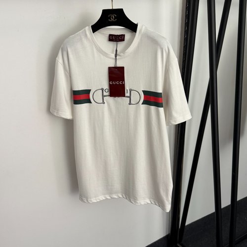 Gucci Equestrian Buckle Logo Embroidered Short-Sleeve T-shirt in White and Red