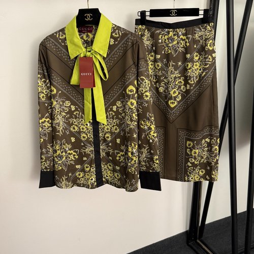 Gucci Vintage Floral Print Suit with Bow Tie Collar in Green