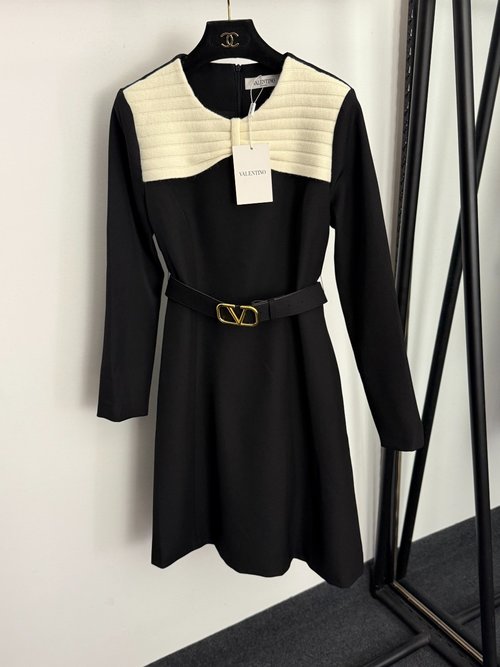 Valentino New Bow-Knitted Waist-Contracted Long Sleeve Dress in White and Black with Belt
