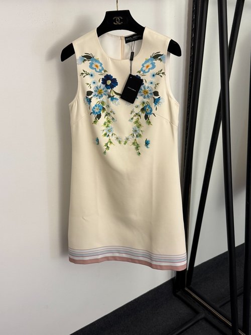 Dolce & Gabbana Heavy-Duty White Beaded Flower Sleeveless Dress