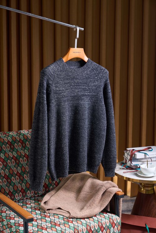 Brunello Cucinelli Luxury Cashmere Blend Sweater with Elegant Saddle Shoulder