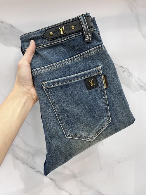 Louis Vuitton Premium Elastic Jeans with a Stylish Look