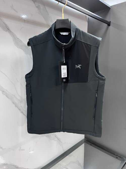 ArcTeryx Zipper Collar Jacket, Soft and Versatile