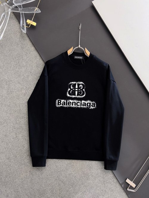Balenciaga Fleece-lined Round Neck Sweatshirt in Black & White
