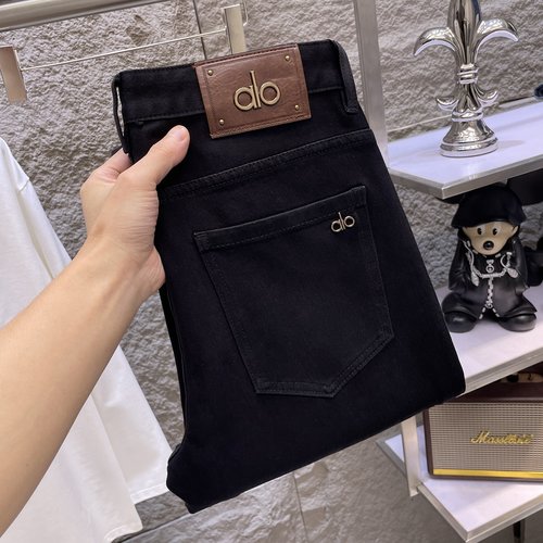 Alo High-elasticity Jeans with Fine Details
