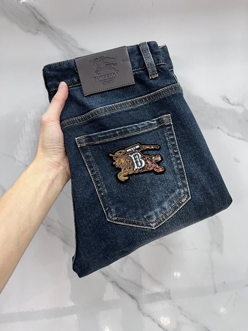 Burberry Comfortable and Stylish Elastic Denim Jeans