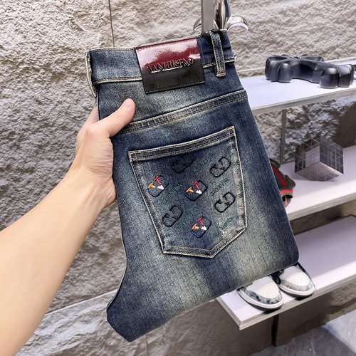 Valentino Premium Jeans with High-elastic Fabric and Fine Details