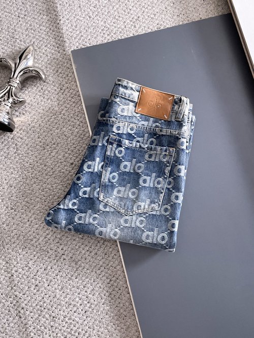 Alo High-Elastic Jeans with Fine Details