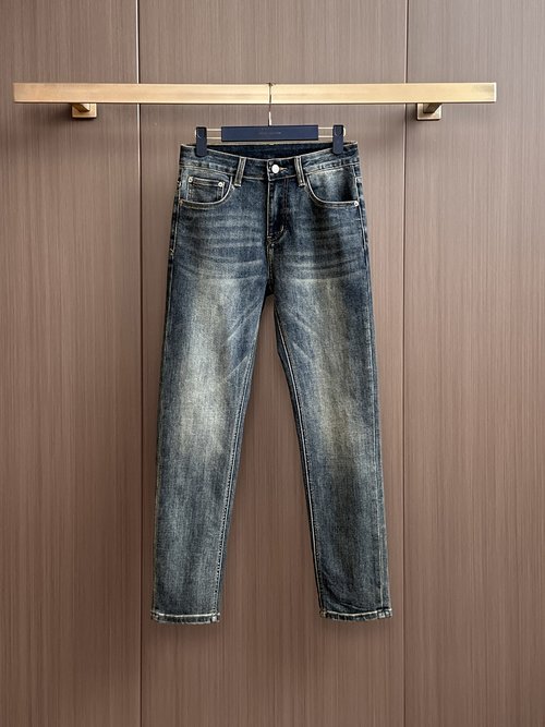 Dior High-Elastic Jeans with Premium Wash and Soft Touch