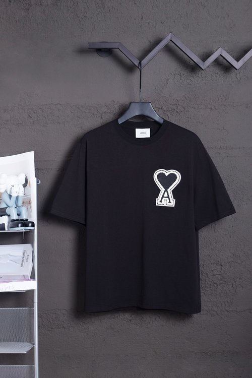 Ami Heavyweight Cotton Short-Sleeved Tops in Solid Black