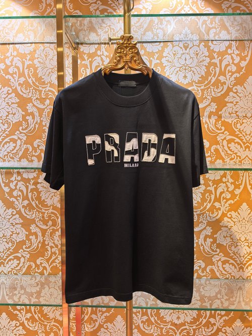 Prada Stylish Letter-embroidered T-Shirt in Black and White