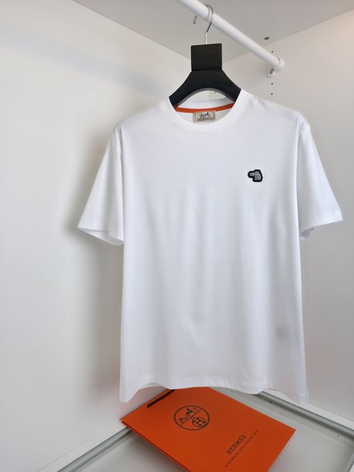Hermes Round Neck Short-Sleeved Silk T-Shirt with Metal Decoration
