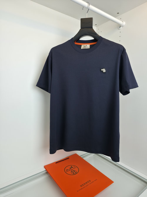 Hermes Round Neck Short-Sleeved Silk T-Shirt with Metal Decoration