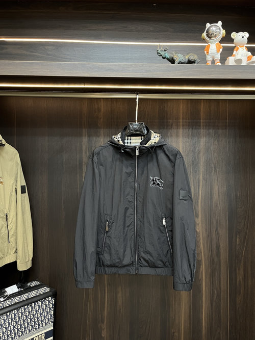 Burberry Comfortable and Slimming Hooded Jacket