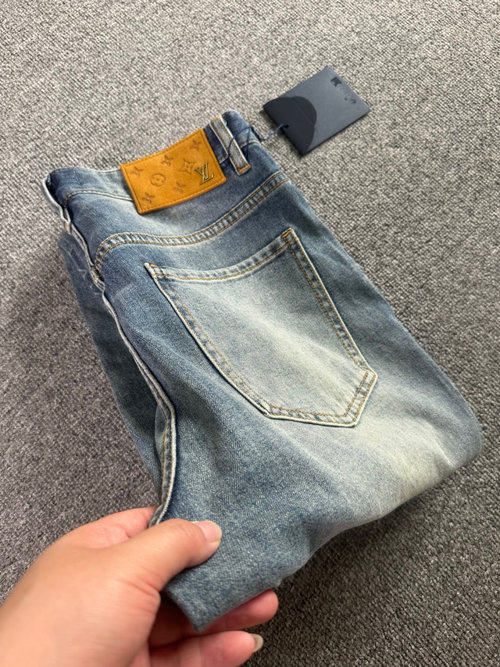 Louis Vuitton Returnable Slim Tapered Jeans with Exquisite Craftsmanship