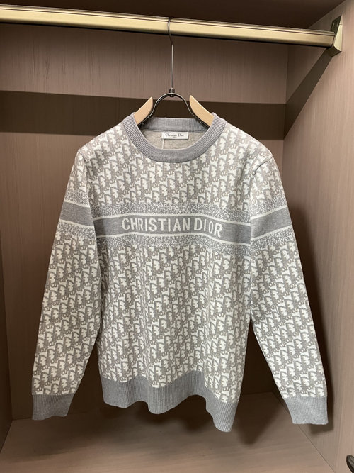Dior Fashionable Knitted Sweater with Brand Accents