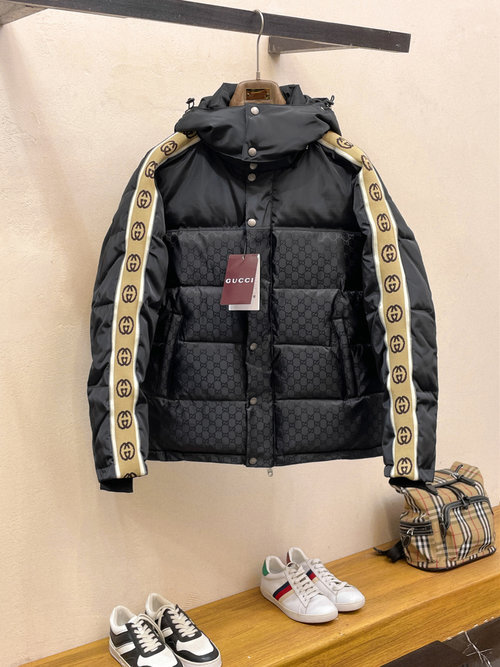 Gucci Premium 90% Down Jacket with Logo and Colorful Design